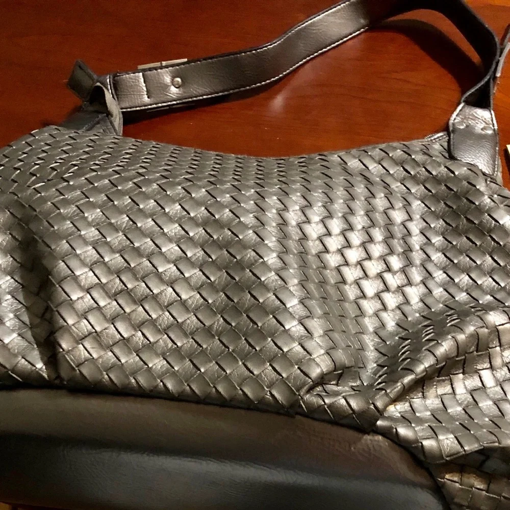 XOXO Silver Woven Hobo Bag in  basket weave zip top 10x14 NWOT